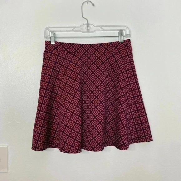 Boutique Iris Basic Red and Blue Skirt - Picture 2 of 6